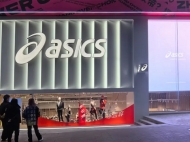 智彩LED顯示屏助力ASICS亞瑟士重慶大融城店“龍”重登場！
